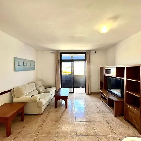 公寓 Large One Bedroom Close To Beach, In