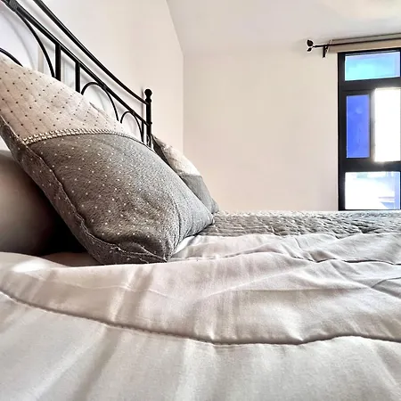 Large One Bedroom Close To Beach, In *